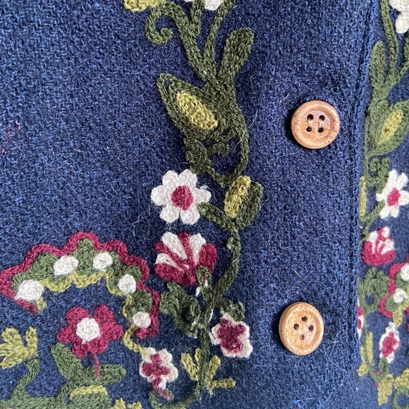 Embroidered vest - Tristan & Iseut - Picture 4 of 8